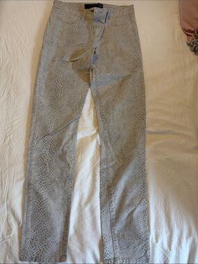 Calvin Klein Jeans Women's Skinny Legging Leopard-Print Jeans in Light Gray